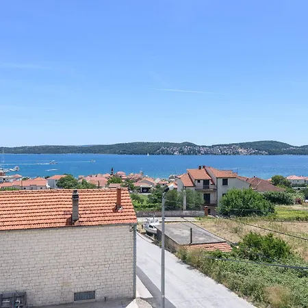 Eva Apartman *