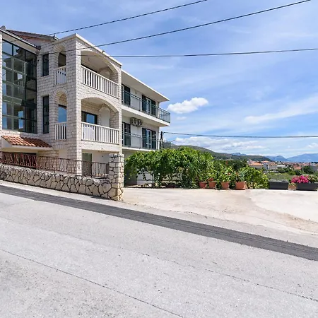 Апартаменти Eva